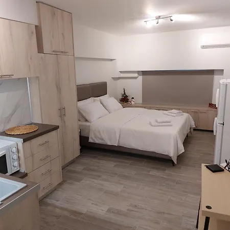 Chara's - Downtown Relaxation * Larissa