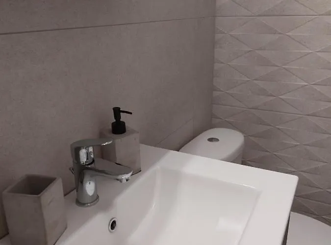 Chara's - Downtown Relaxation Apartment *