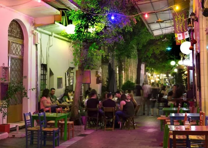 Chara's - Downtown Relaxation * Larissa