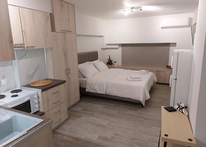 Chara's - Downtown Relaxation * Larissa